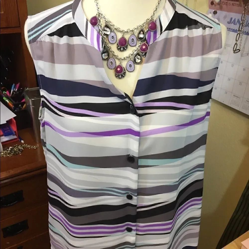 Nine West Sleeveless V-neck #92